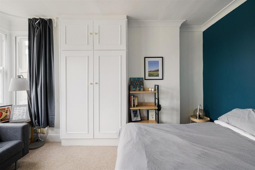 St. Albans Crescent, IG8