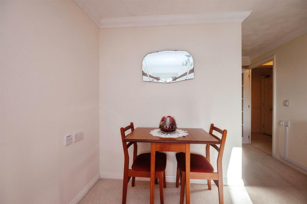 Dining Area.jpg