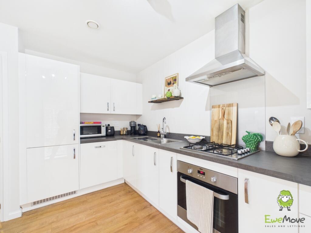 EweMove Estate Agents Basingstoke - Leander Court 