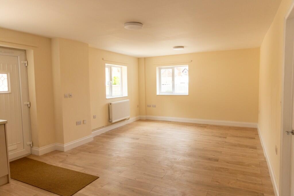 Lounge/Dining Area