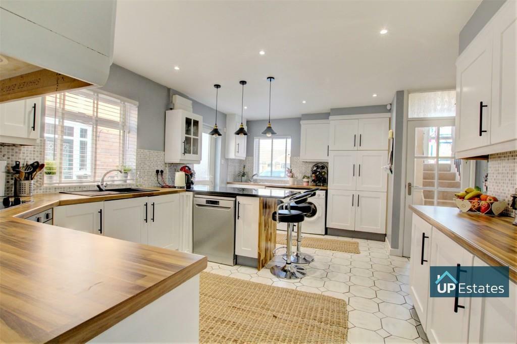 Kitchen 3.jpg