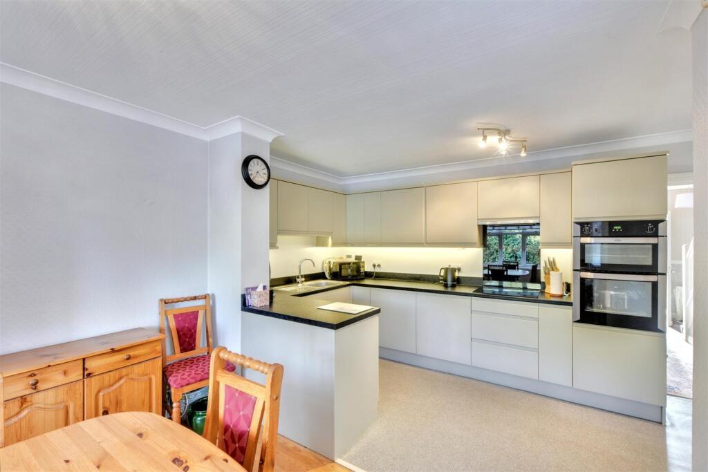 Kitchen_2.jpeg