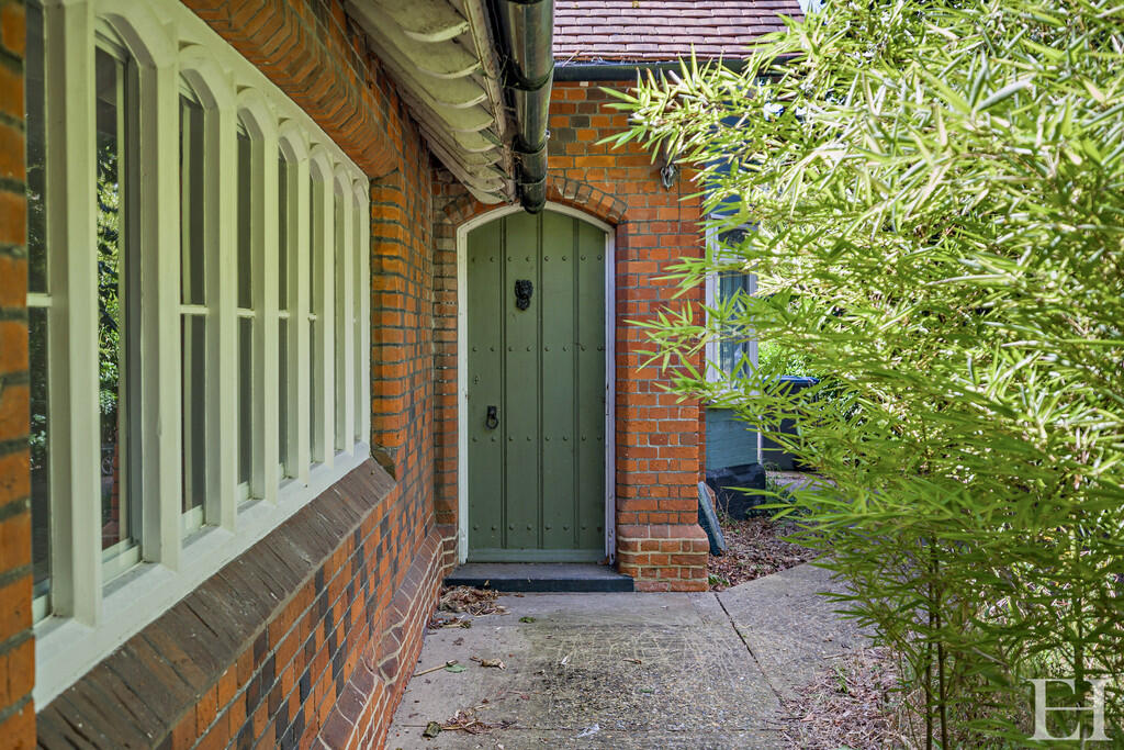 8659306-exteriorW...