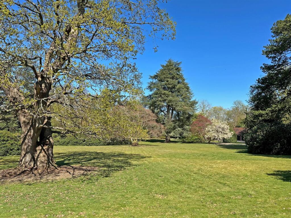 Extra 14_front communal gdns