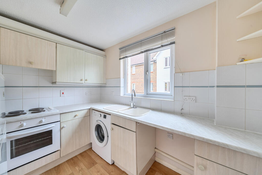 1376742-8-690b4a4...