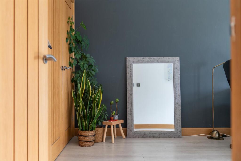 Bedroom1-5.jpg