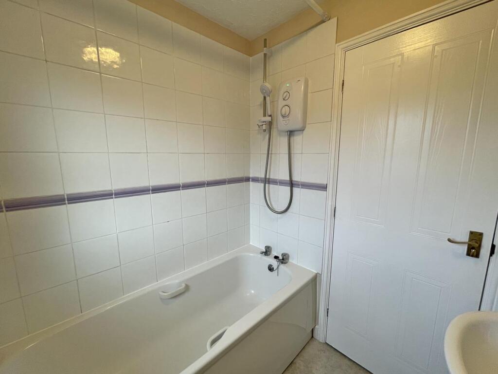 Frobisher Approach 16- Bathroom 2.jpg