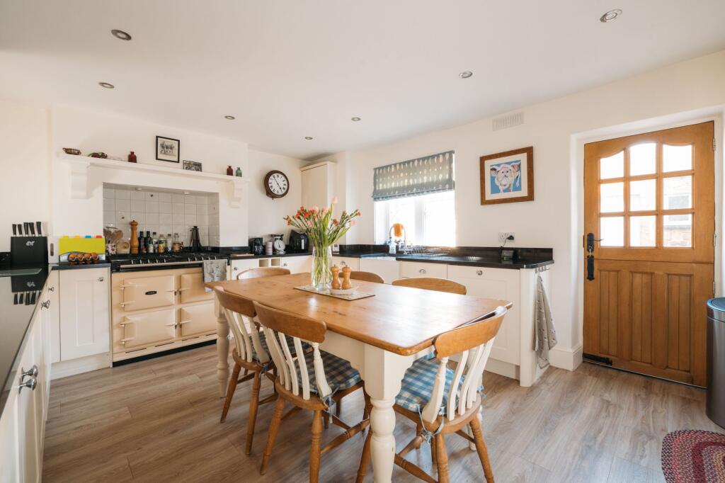 Kitchen / Breakfast Room