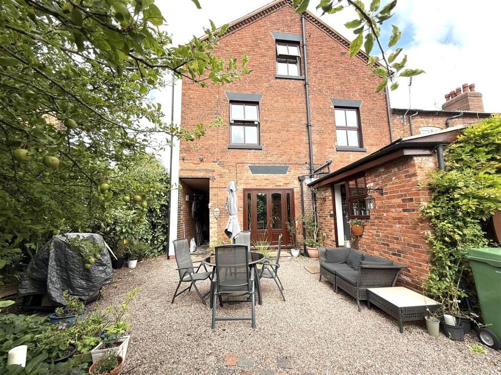 18 market street reard.jpeg