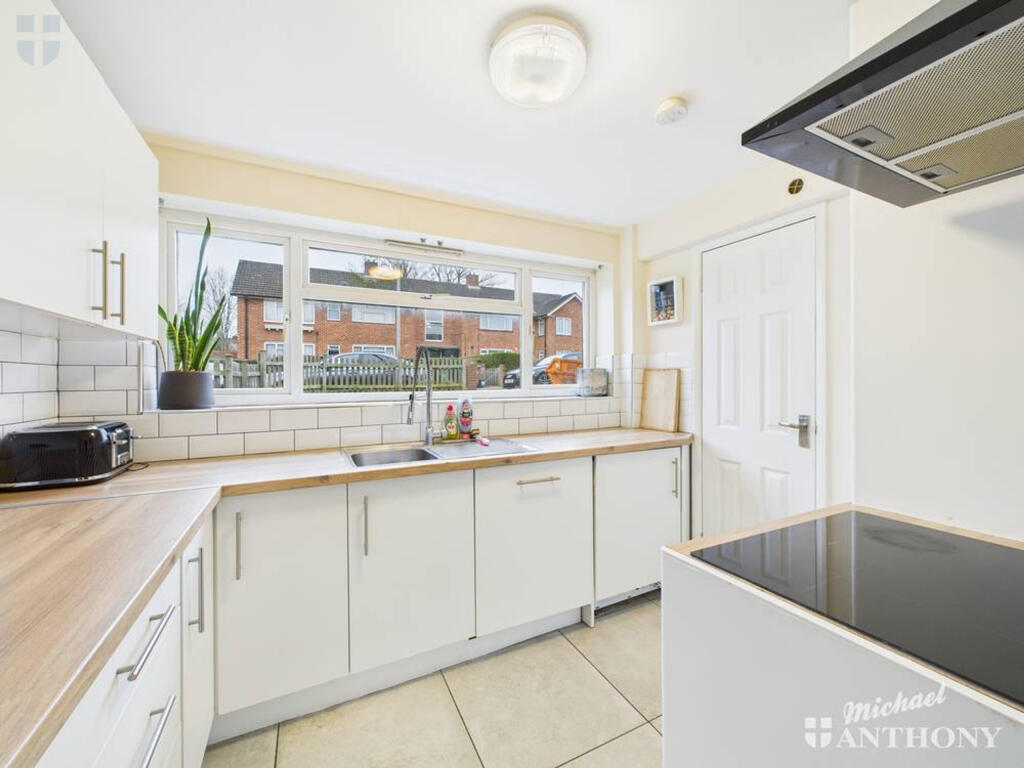 CAM03218G0-PR0853-STILL005-thumbnail-h750-70