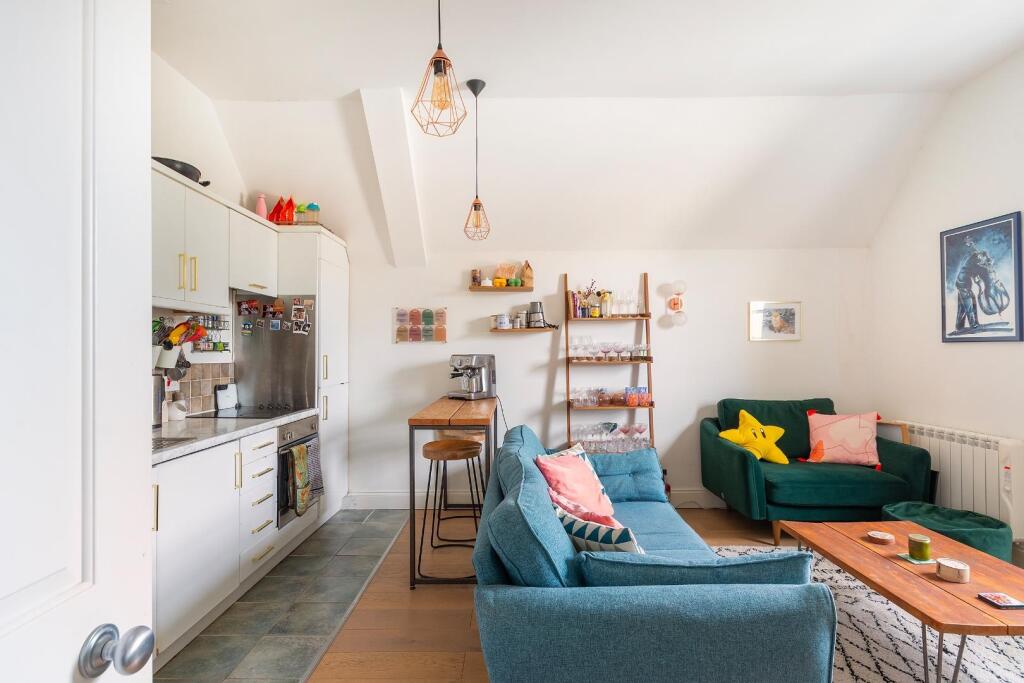 FK8HRD - Reception F.jpg