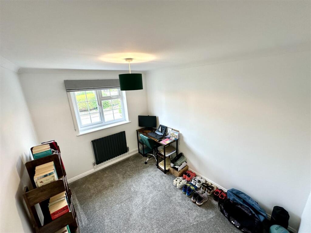 BEDROOM 4