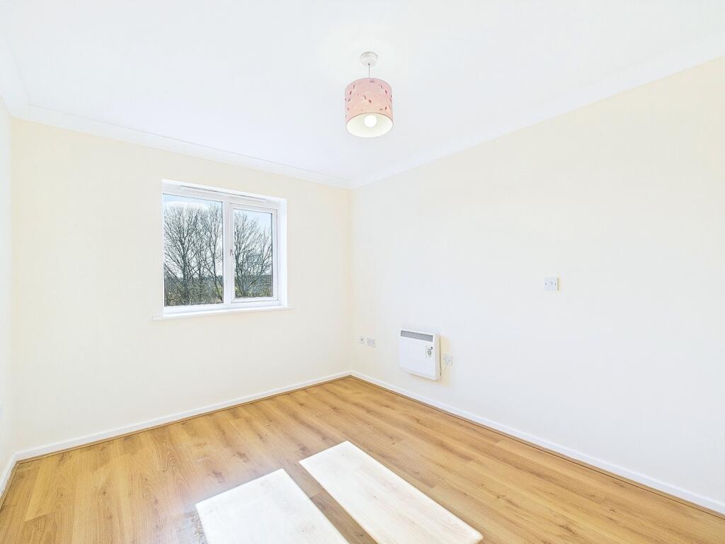 CAM01909G0-PR0307-STILL005