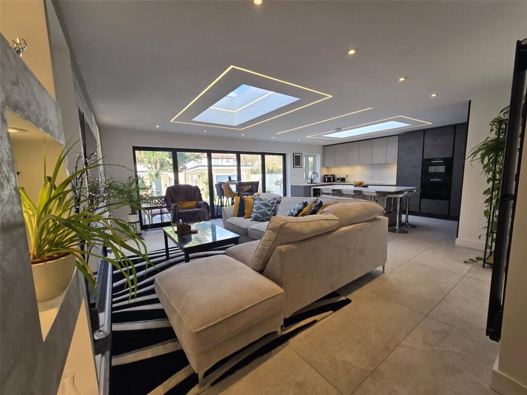 Lounge/Kitchen