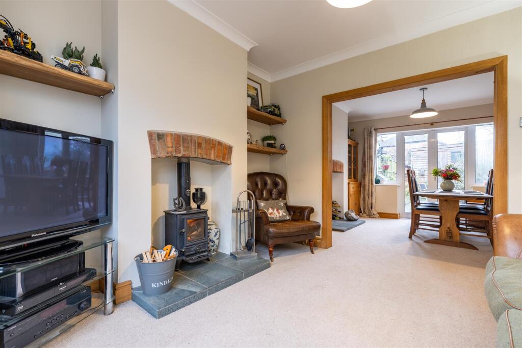 LIVING ROOM 3.jpg