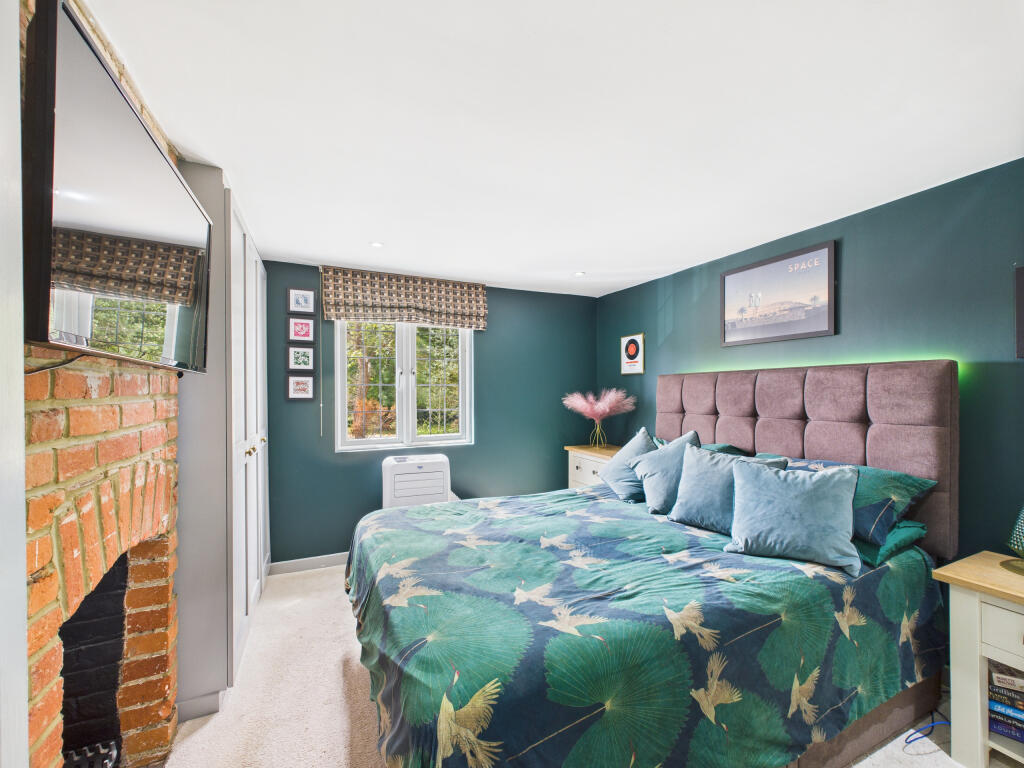 CAM02909G0-PR0453-STILL012