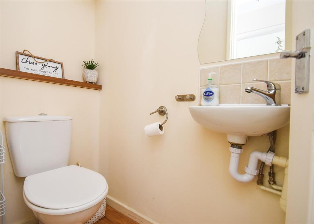 3 Ashfields - WC.jpg