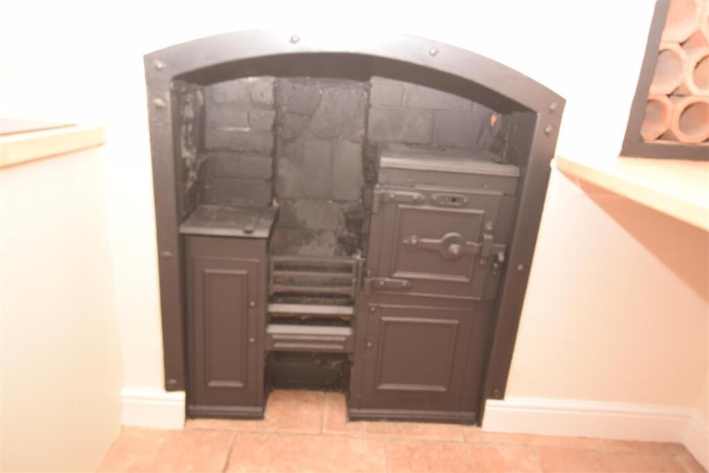 KITCHEN ADDITIONAL PHOTOGRAPH