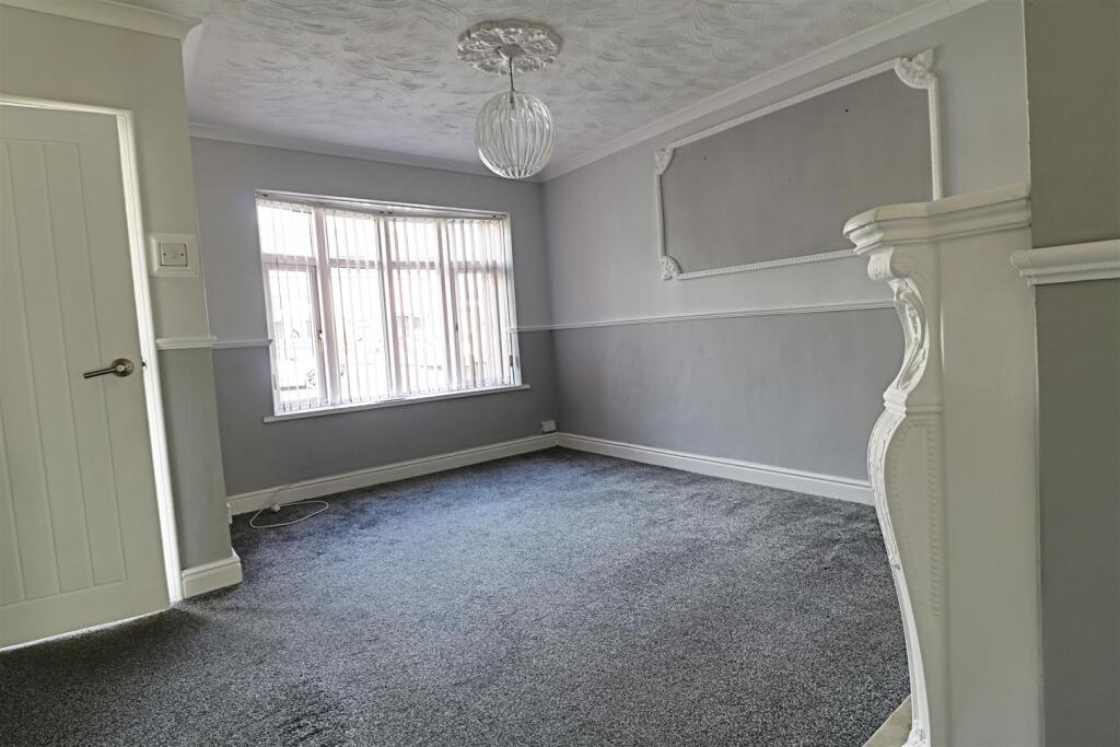 FRONT LOUNGE measuring