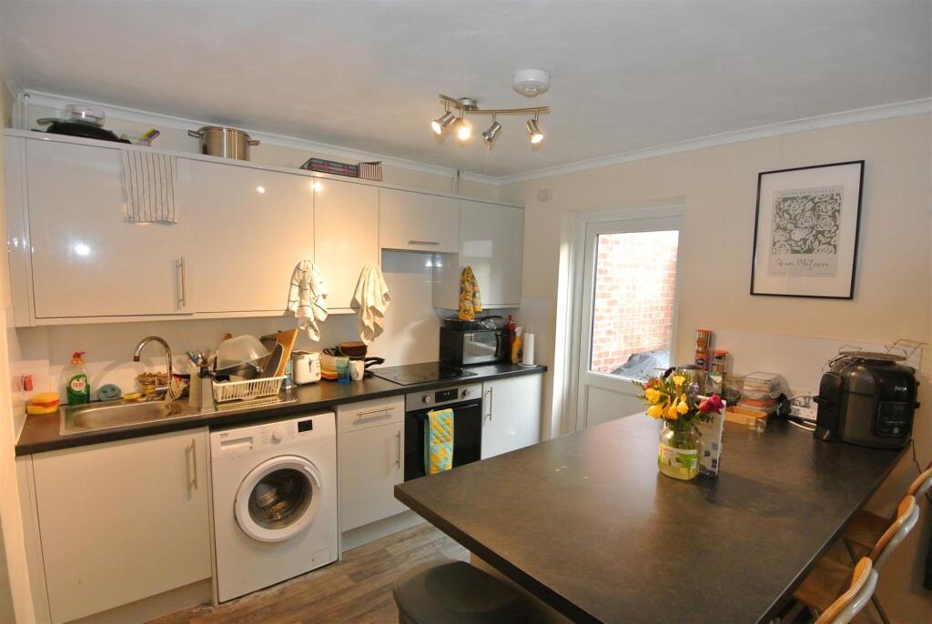 Kitchen area.JPG