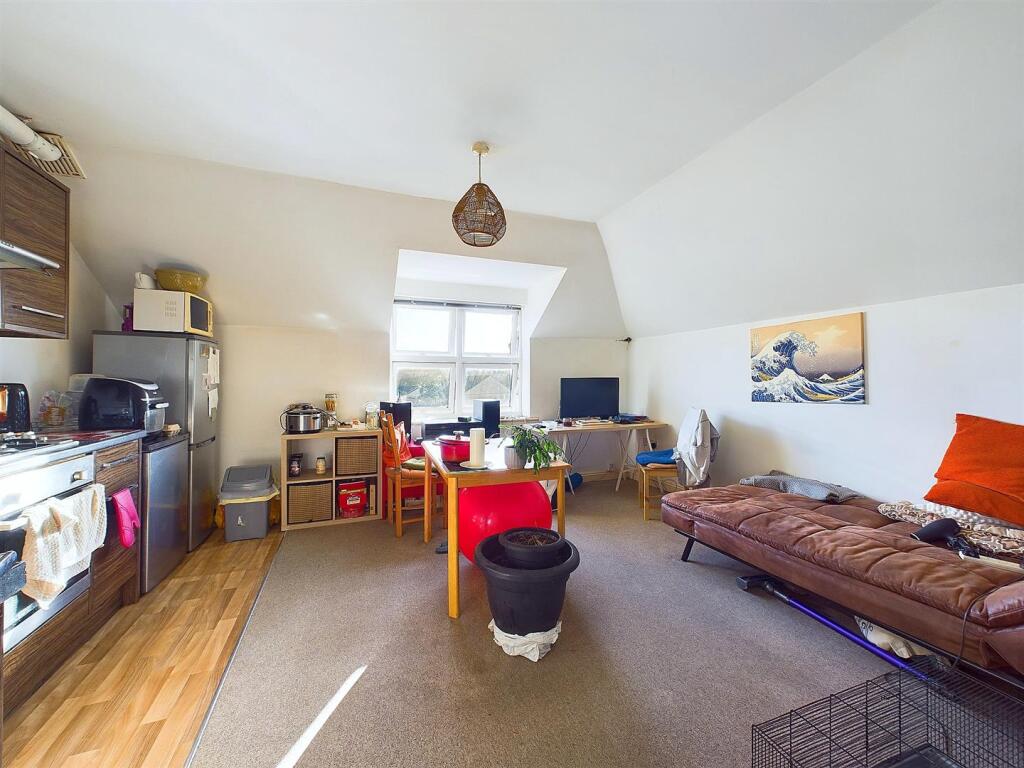 7 - Block of 6 Flats.jpg