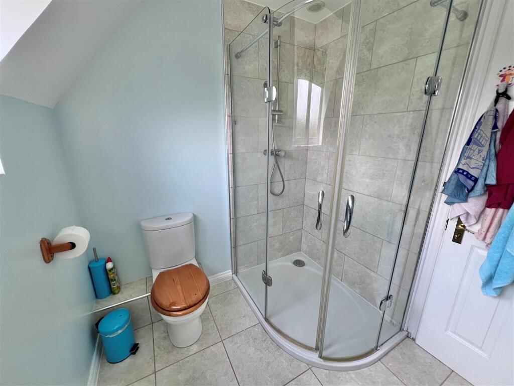 En-suite 1.jpg