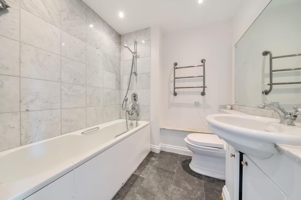 En-Suite Bathroom
