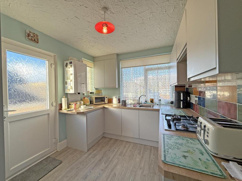 Old Woodlands Road 86 - Kitchen.jpg