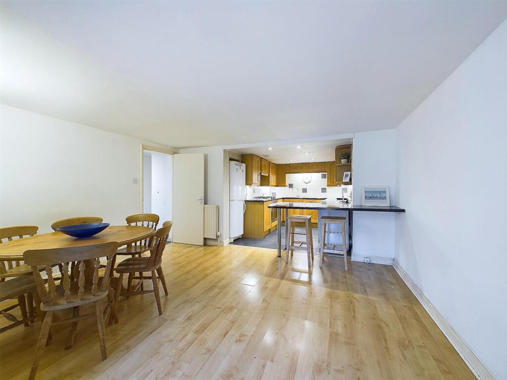 4 - 2 bedroom garden flat.jpg