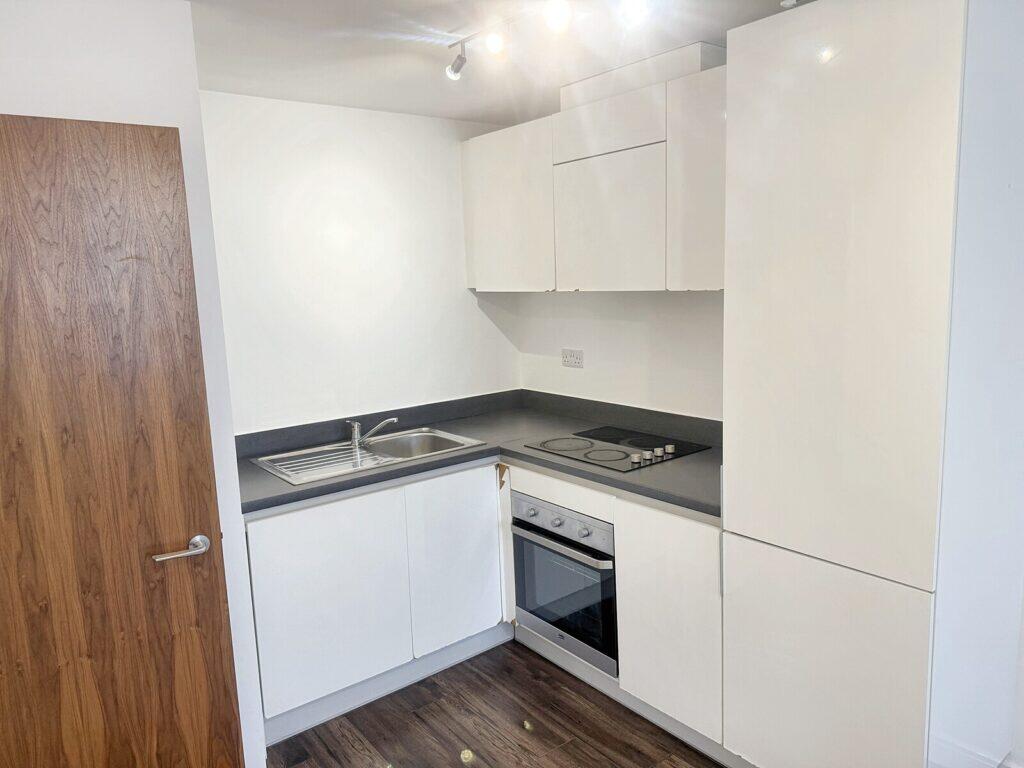 Landmark Waterfront West - Kitchen