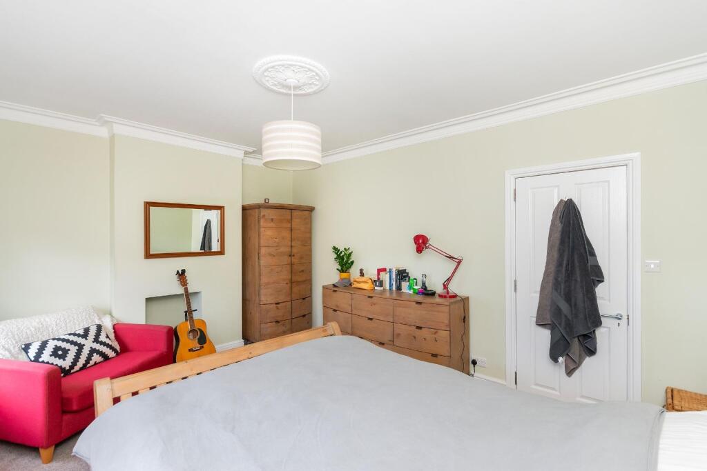 6S2AAD - Bedroom F.jpg