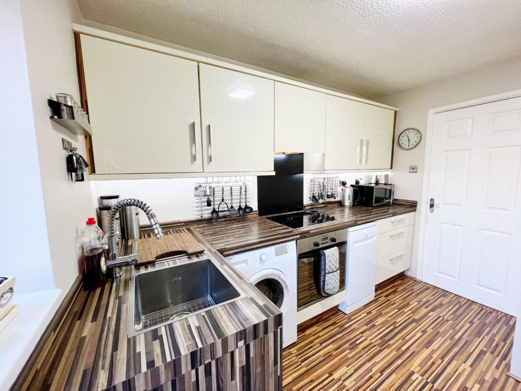 Kitchen 4.jpg