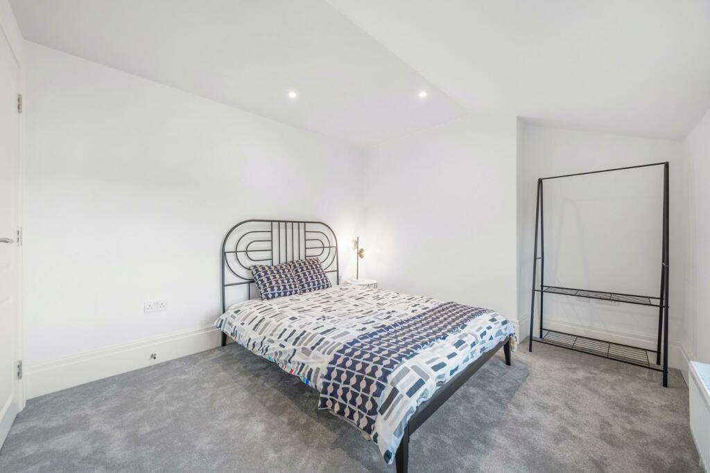 Bedroom 2 (2).jpg
