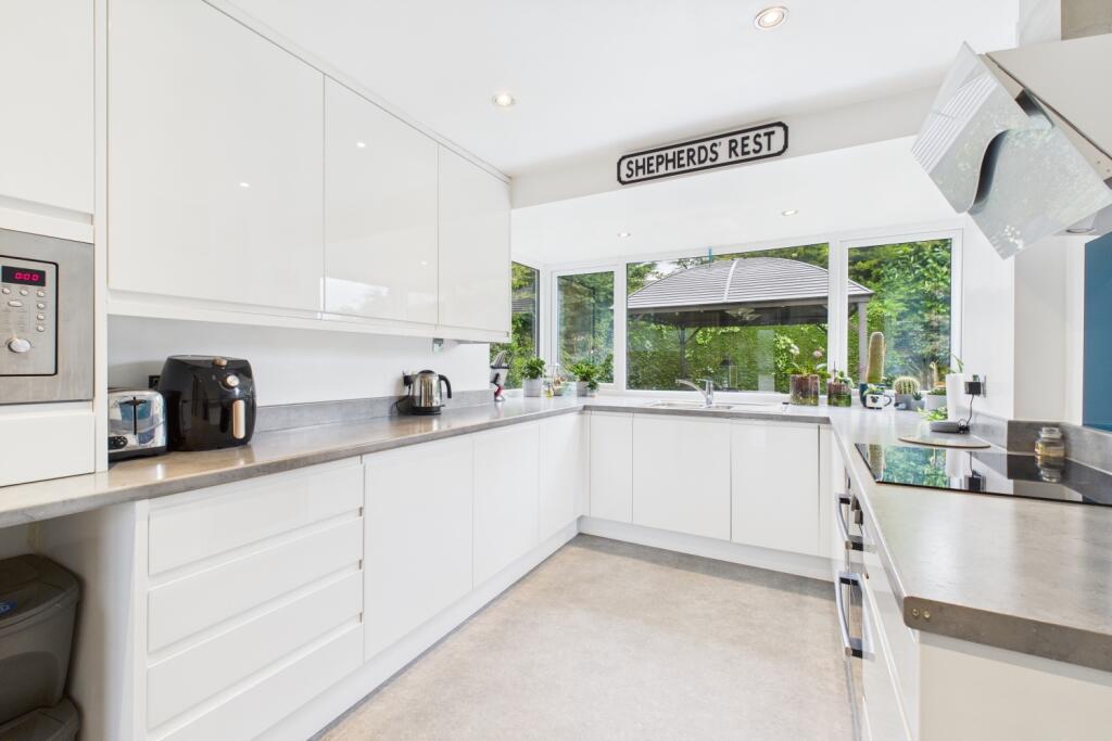 CAM03162G0-PR0244-STILL009