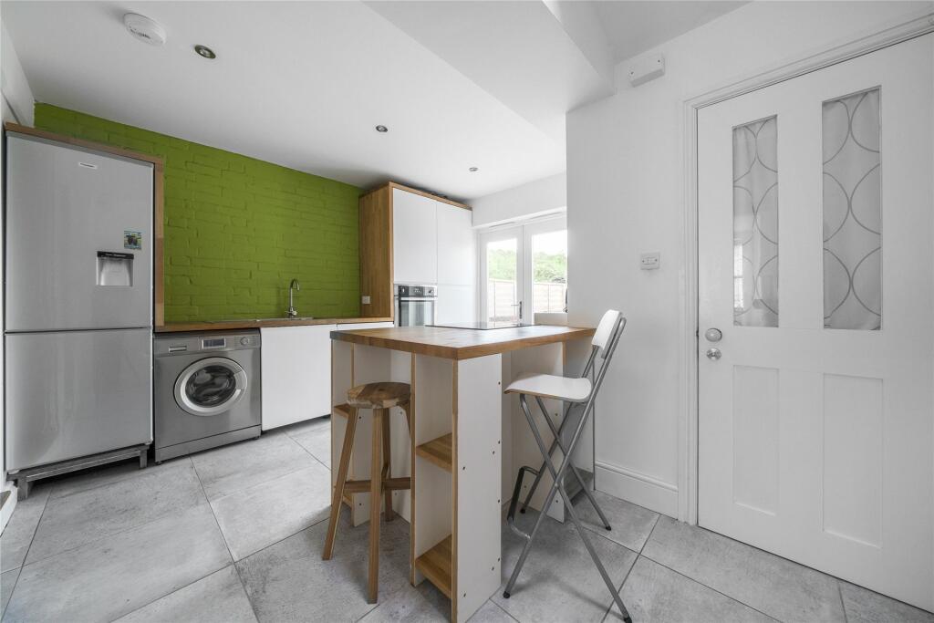 Kitchen/B'fast Room