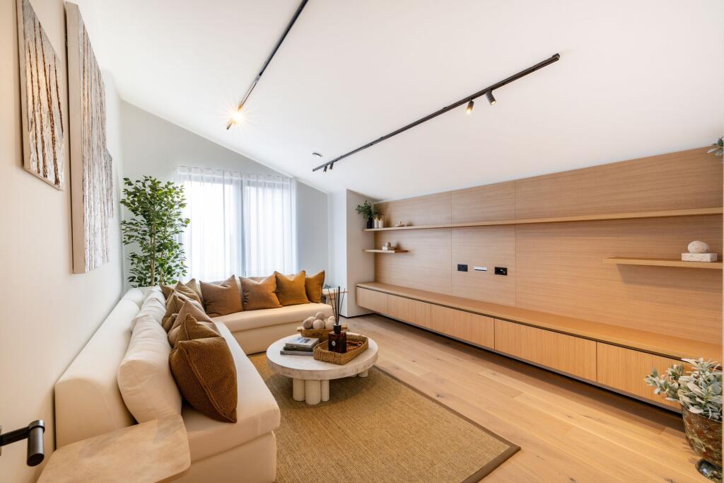 Separate reception room