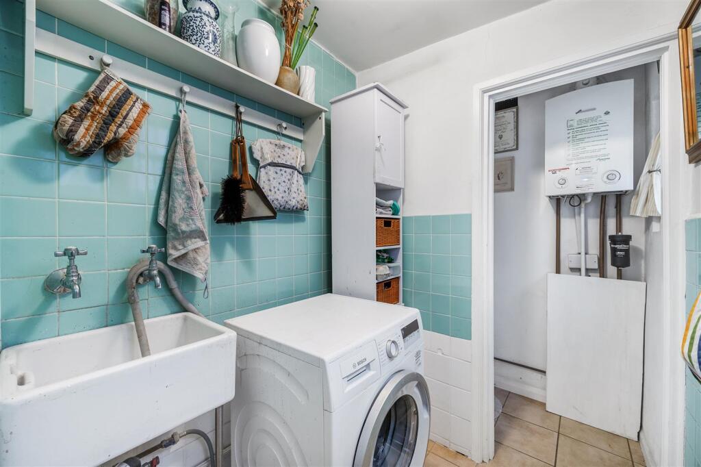 36 Buxton Gardens-19.jpg