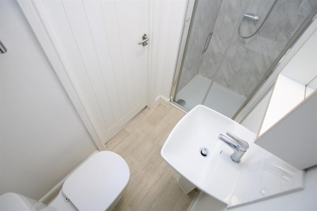 Shower Room.JPG