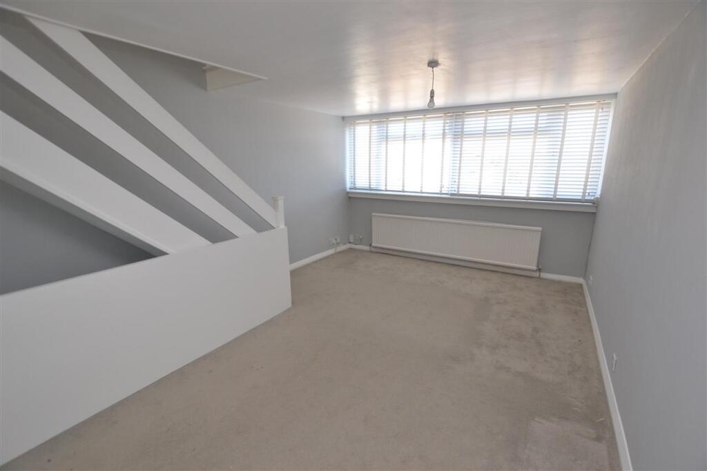SPACIOUS LOUNGE