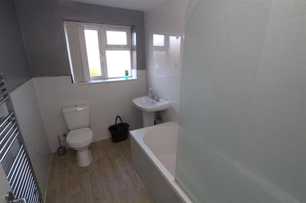 bathroom .jpg