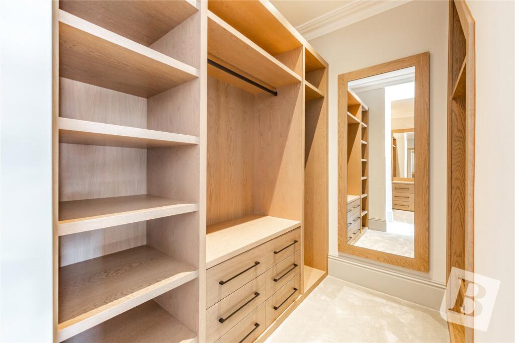 Walk-In Wardrobe