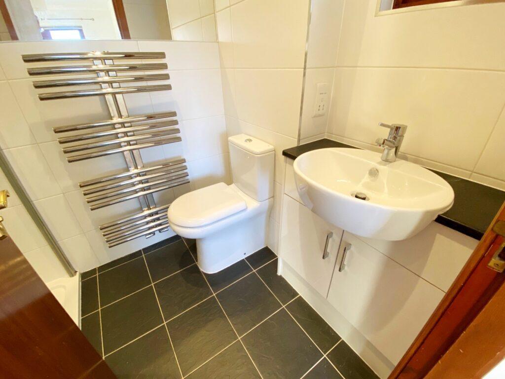 MASTER EN-SUITE