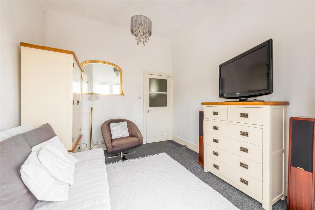 Flat 5, 47 Brunswick Place-9.jpg