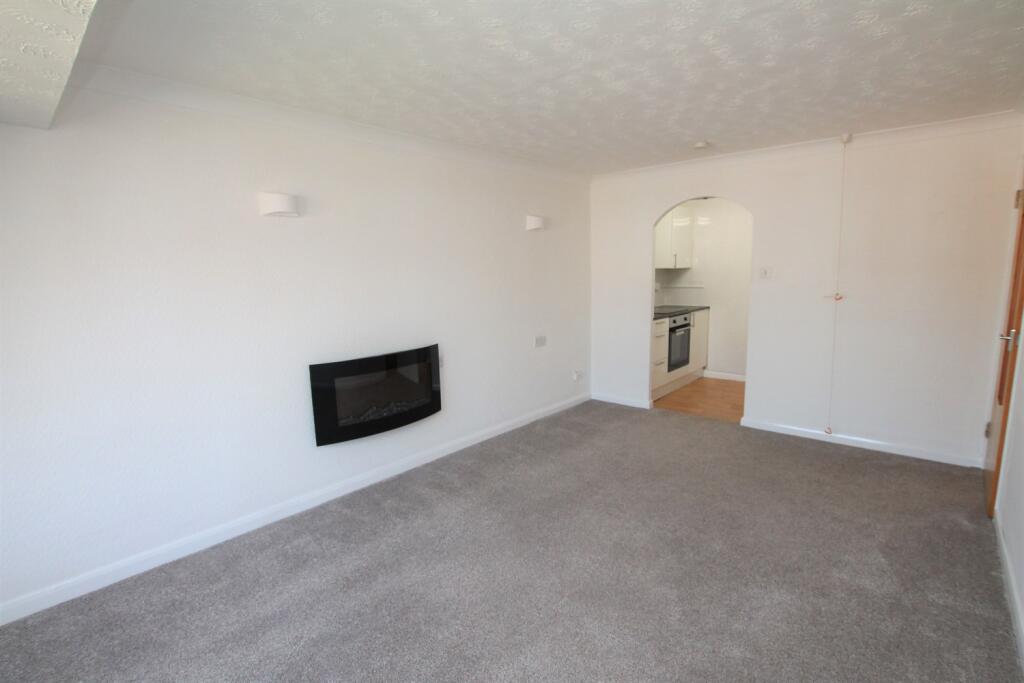 Lounge+to+kitchen
