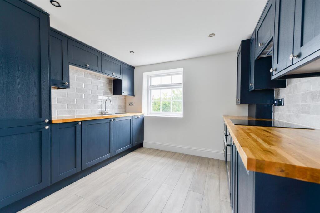 Flat 3, 12 Marine Gardens3.jpg