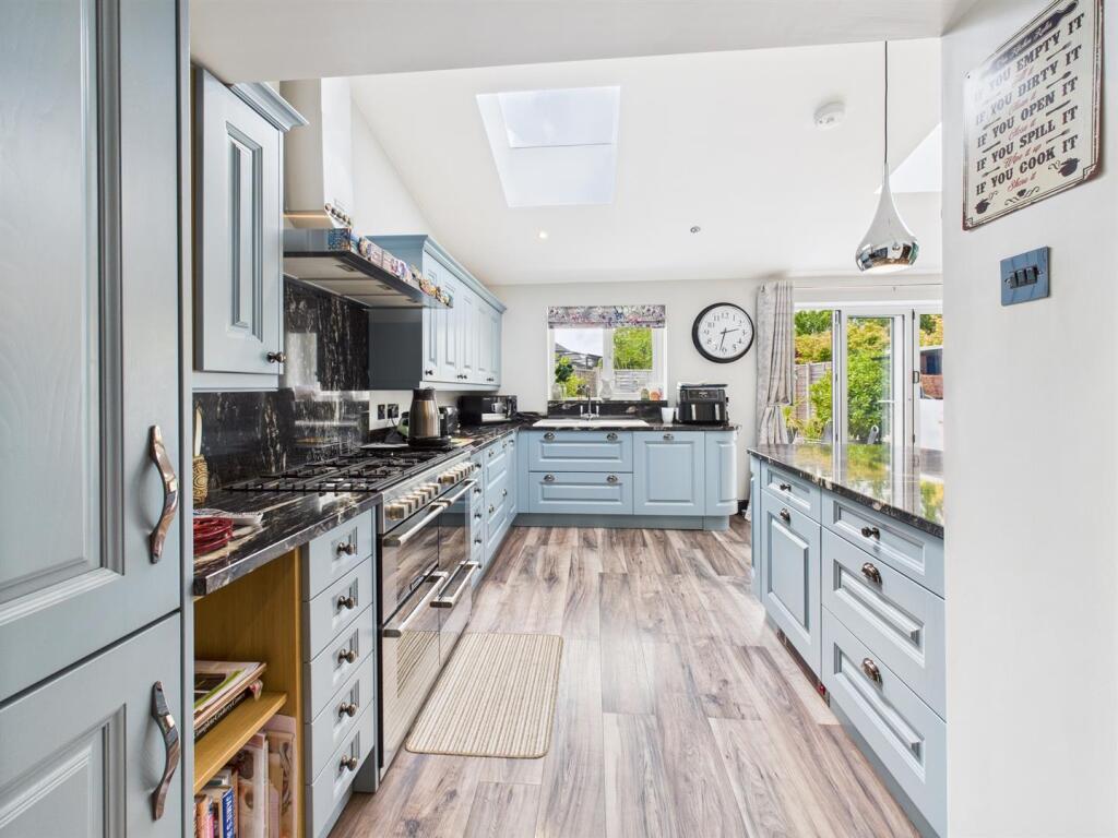 Kitchen: