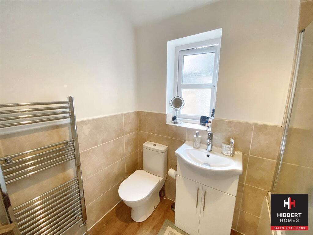 bathroom 1.jpg