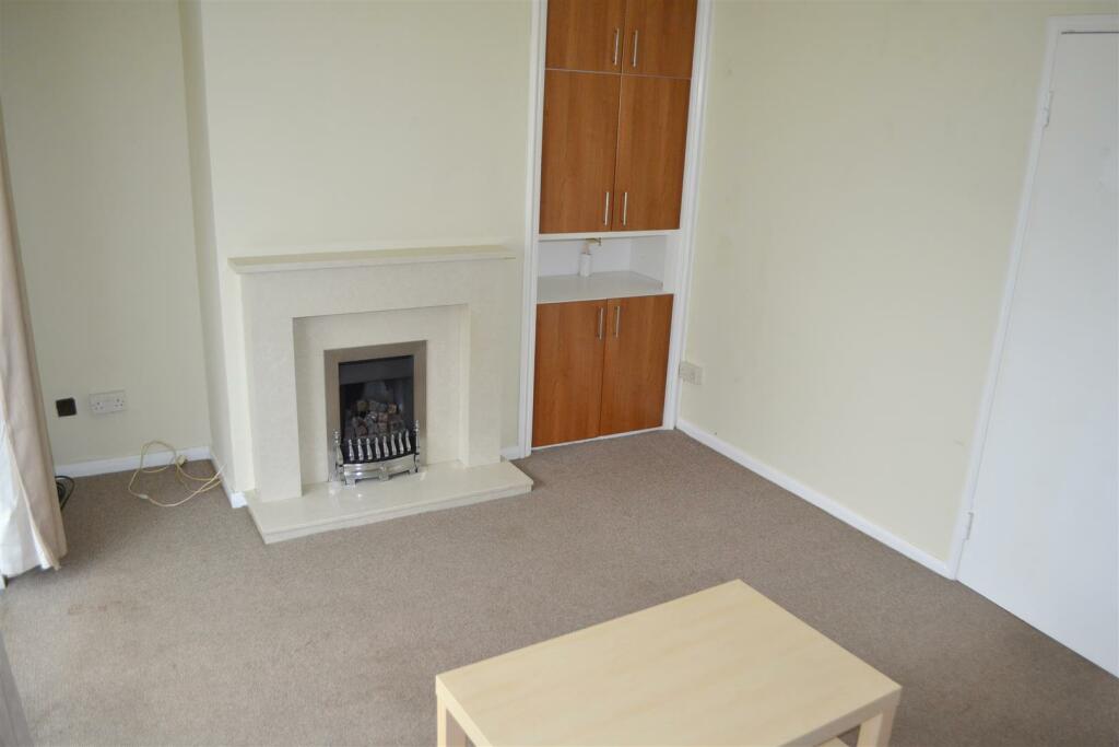 Lounge 2.JPG