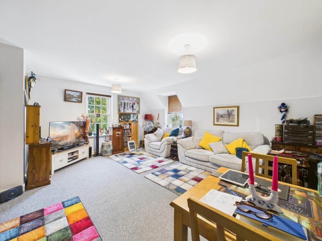 CAM01740G0-PR0454-STILL010