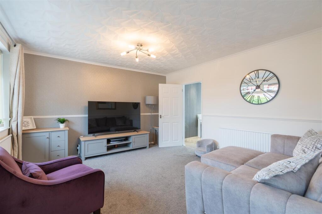 15 Turnberry Close-9.jpg